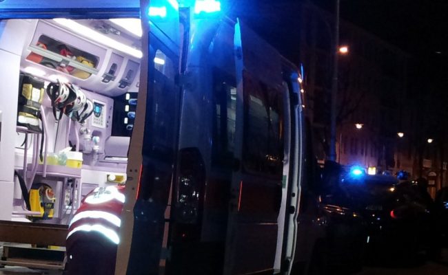 Perde il controllo dell’auto ed esce di strada, una 49enne in ospedale