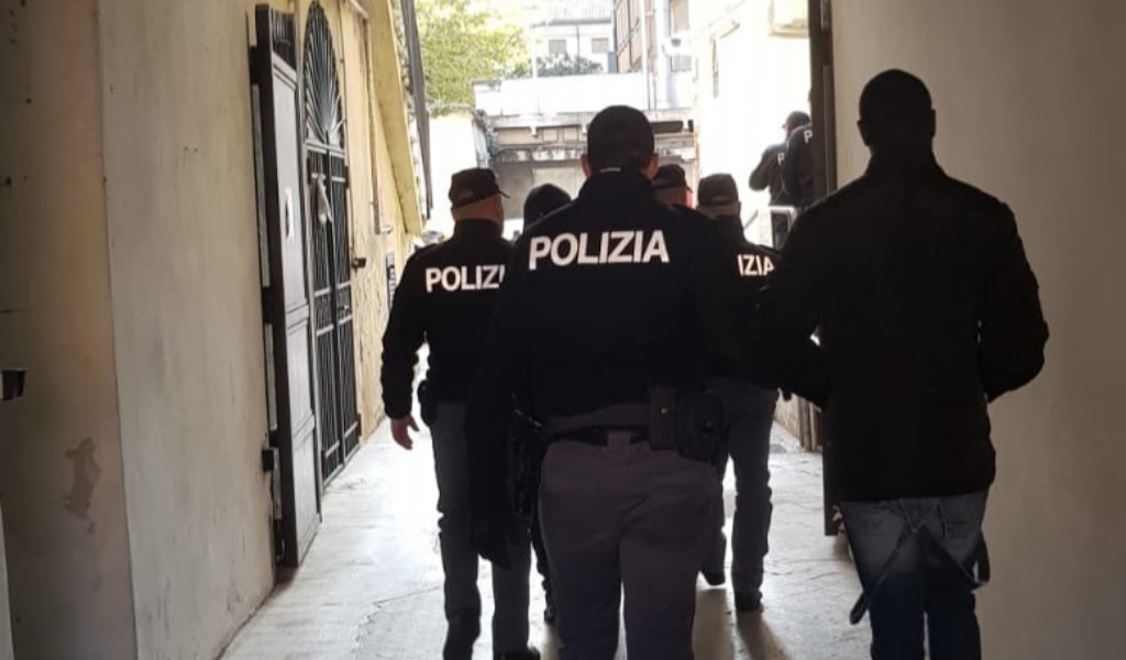 26enne pluripregiudicato rintracciato e accompagnato al centro per rimpatri