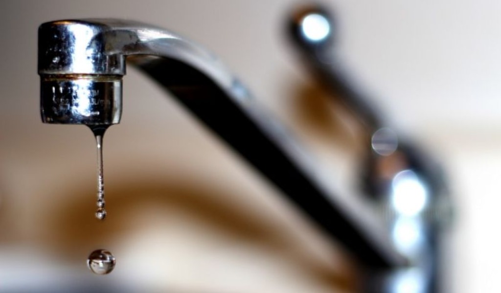 Stangata sulle bollette dell’acqua corrente: aumenti in vista dal 2024 al 2029