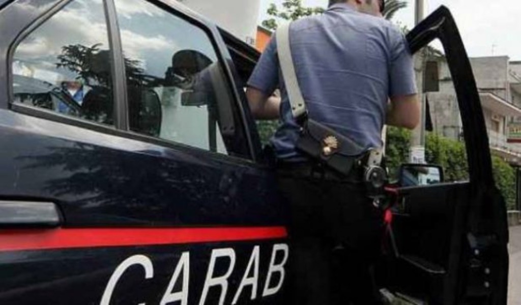Cacciatori in azione accanto alle case abitate: allertati i guardiacaccia