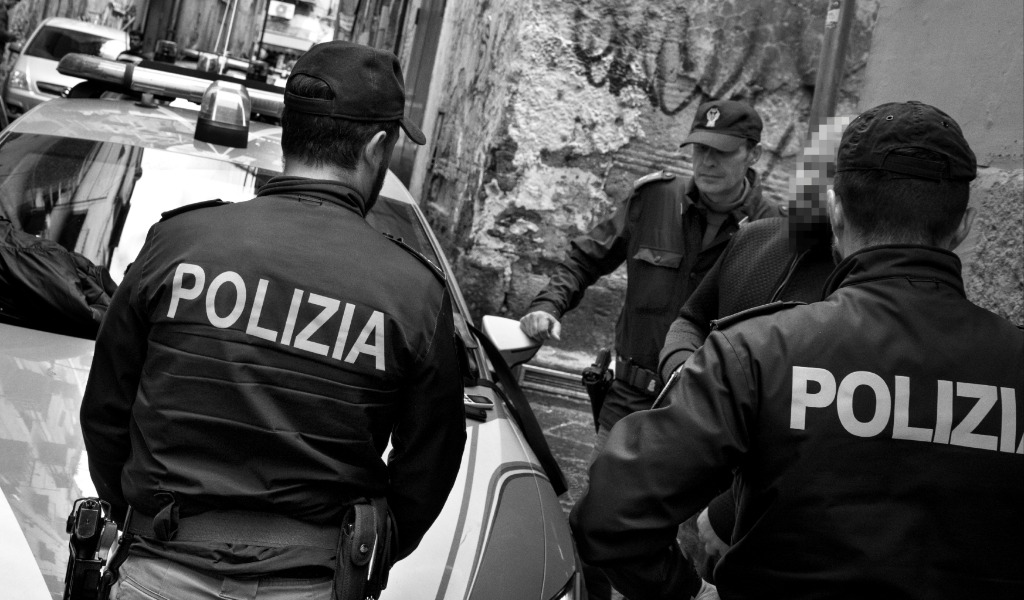 Controlli della Polizia al mercato settimanale, scoperte irregolarità
