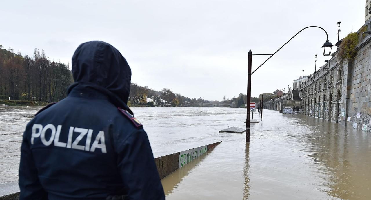 Il Po non arretra: salgono a 147 le persone evacuate. Riaperti ponti