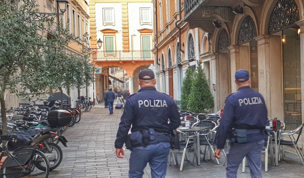 Chiuso locale in centro storico a Mantova: vendevano alcolici a minorenni