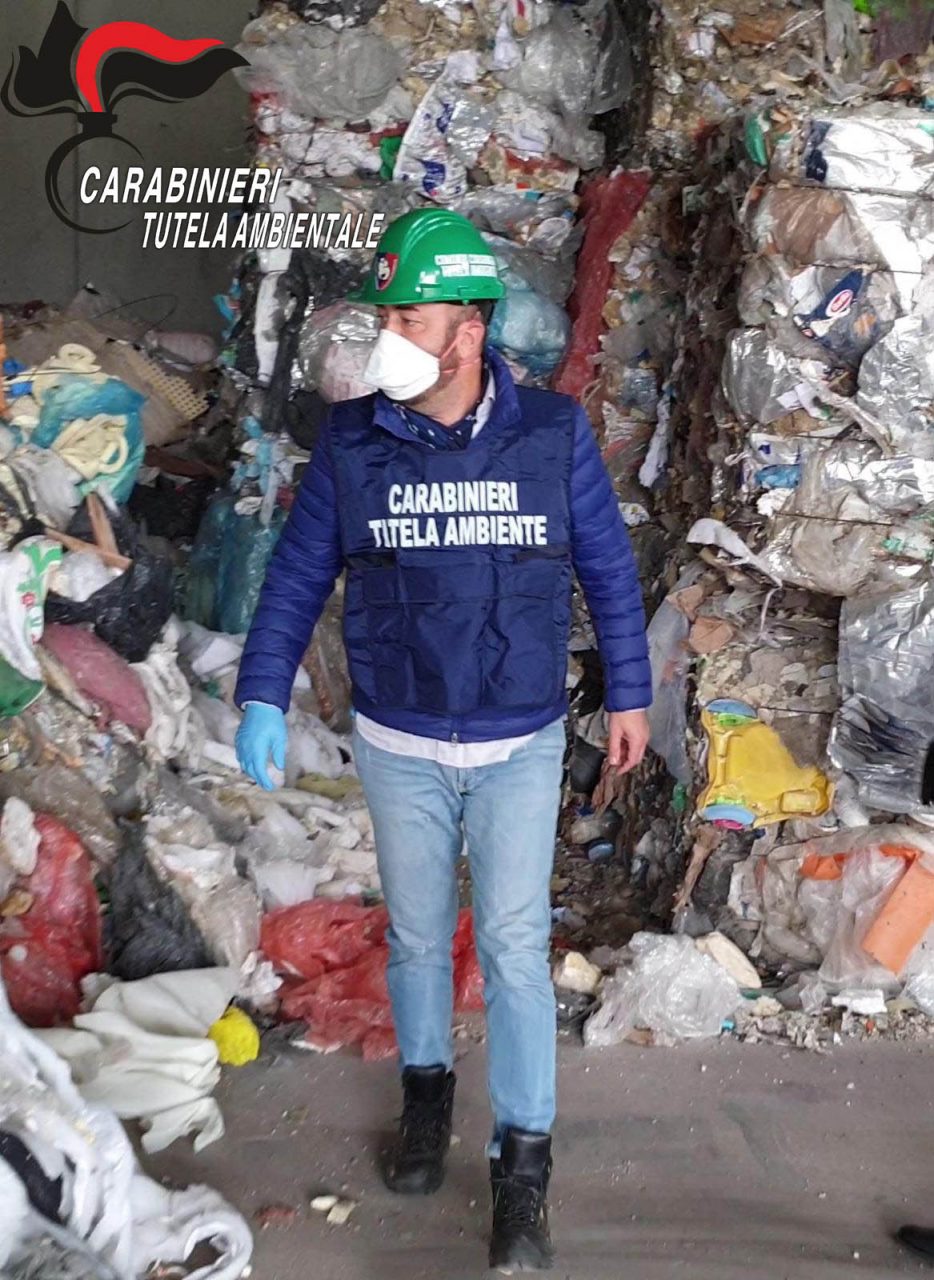 Scoperta l’esistenza di un gruppo criminale operante nel campo del trattamento e trasporto dei rifiuti.