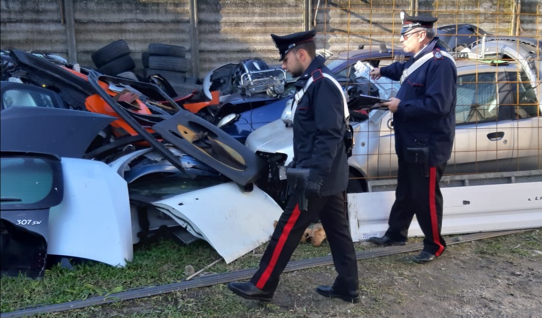 Cinque arrestati per violazioni in materia di rifiuti: trattavano materiali pericolosi