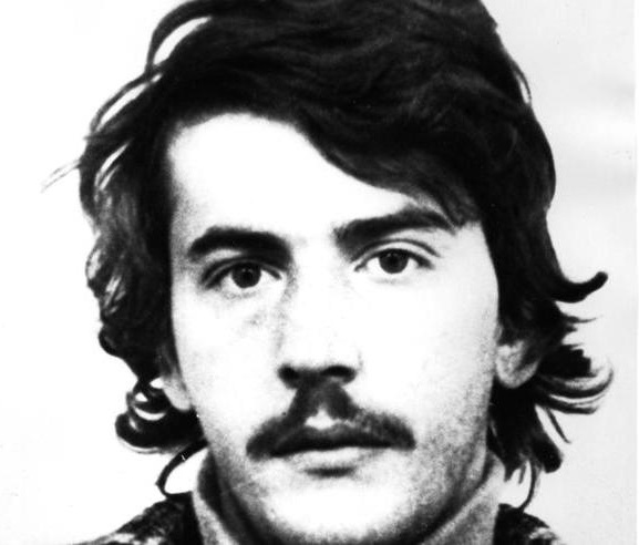 Il killer che uccise tre carabinieri, in permesso premio, rapina e accoltella un anziano