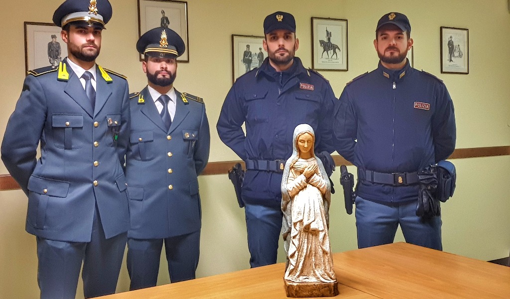Ritrovata la statua della Madonna gravida rubata in Duomo