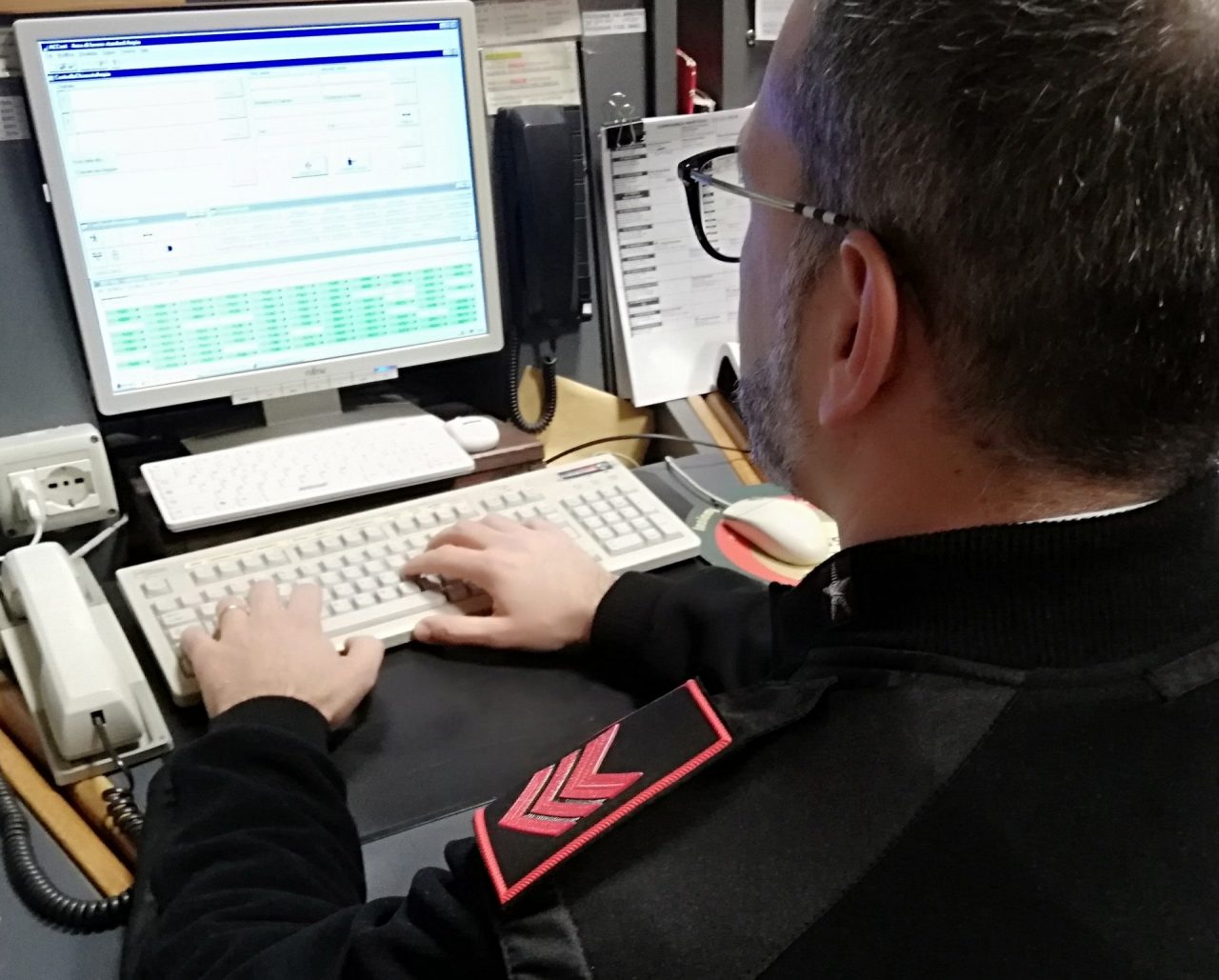 Caccia all’ultimo regalo? Occhio alle truffe online: 4 denunciati