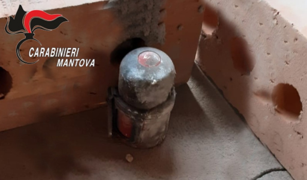 Trovate tre bombe a mano in appartamento a Mantova