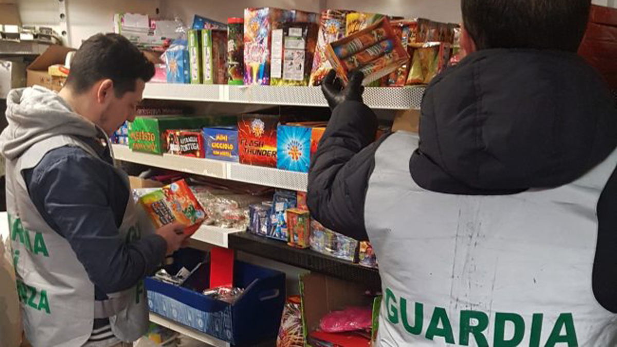 Botti di Capodanno: maxi sequestro della Finanza in Lombardia VIDEO