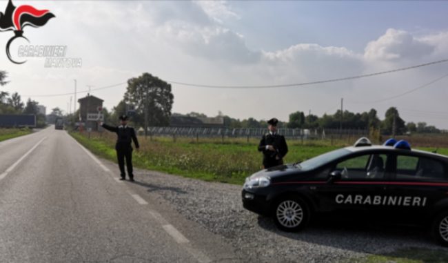 Scoperto in auto con uno spinello: segnalato 21enne