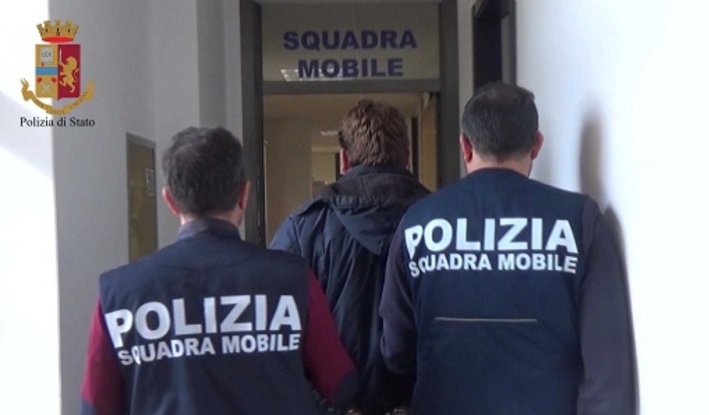 Tentano il furto in più gioiellerie senza riuscirci, ma vengono denunciati lo stesso