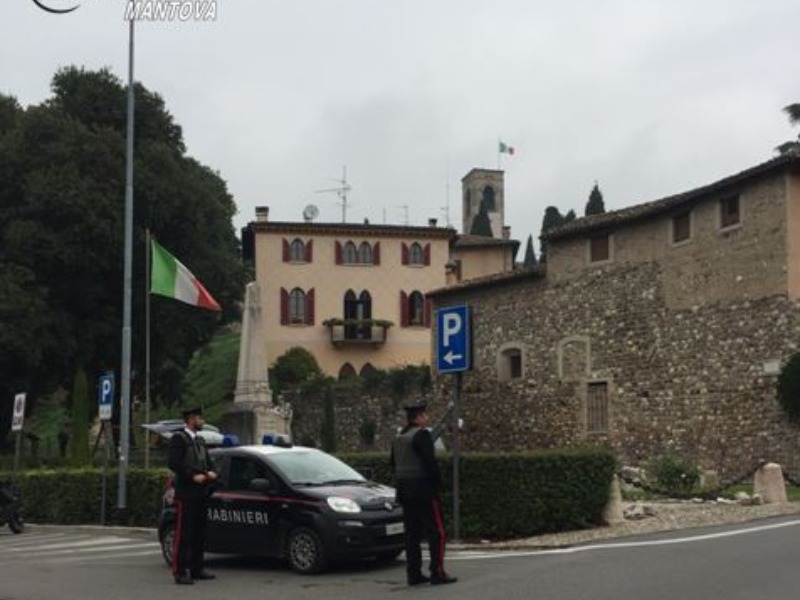 Guida in stato di ebbrezza: denuncia e patente ritirata per un 68enne
