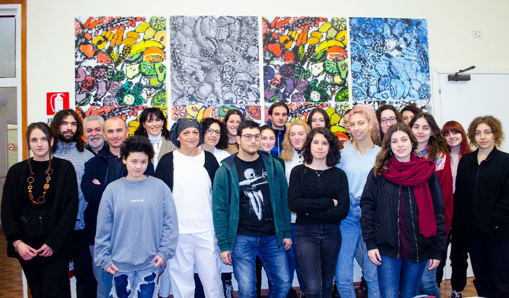La mensa dell’ospedale di Mantova si colora per mano dei giovani artisti del liceo