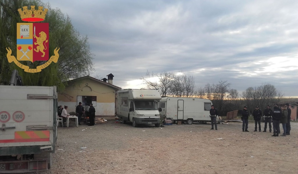 Controlli al campo nomadi e negli esercizi pubblici segnalati dai cittadini
