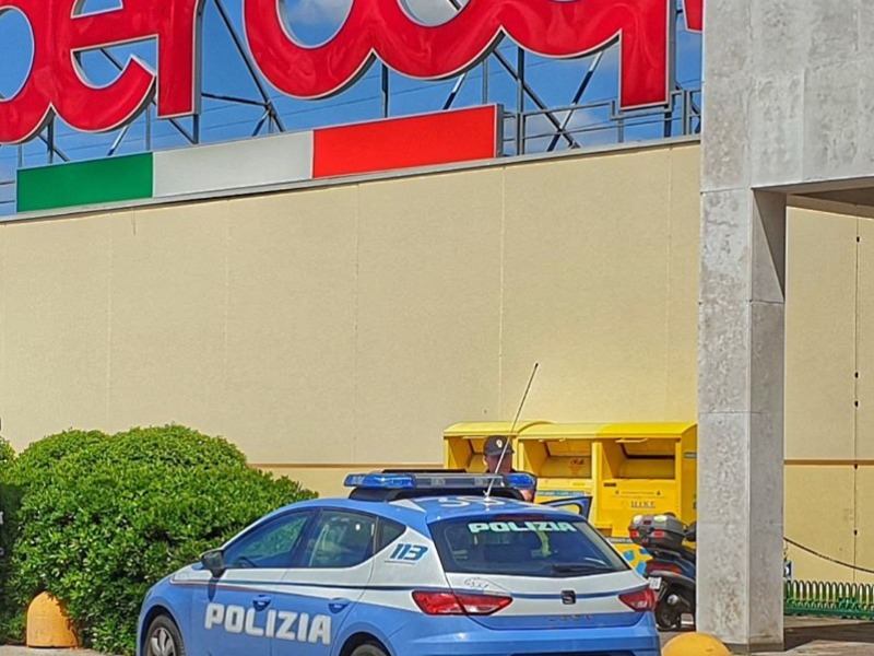 Rubano decine di chili di Grana Padano e caffè e tentano il furto di un PC