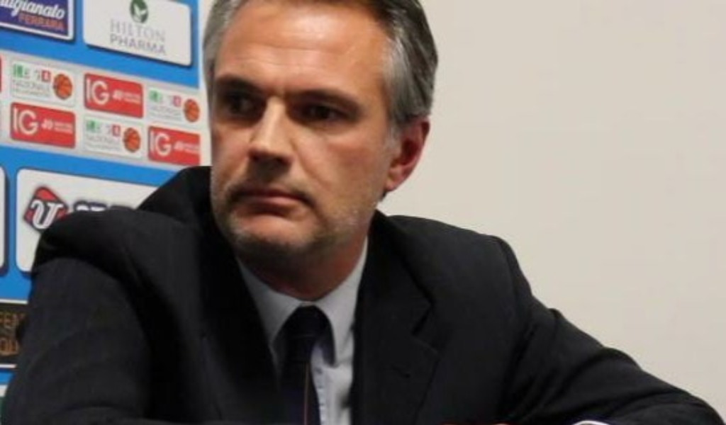 Dramma al palazzetto di Mantova: dopo un malore muore Marco Cocchi, vice presidente del Ferrara