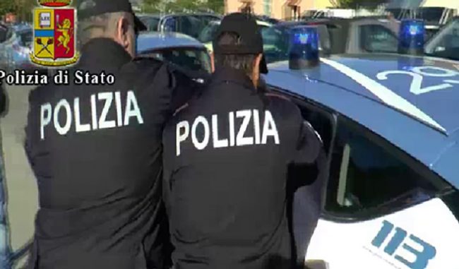 Si presenta in motorizzazione e dà in escandescenza minacciando un addetto della sicurezza