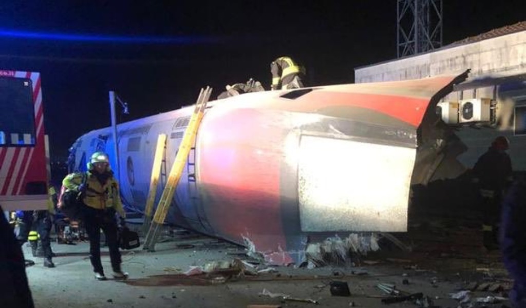 Treno Frecciarossa deragliato nel Lodigiano: morti due macchinisti, 31 feriti VIDEO – FOTO