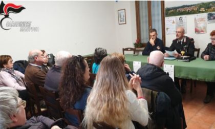 Gli anziani incontrano i con i Carabinieri per imparare a non essere truffati