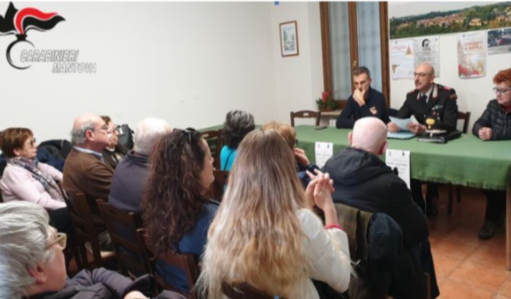Gli anziani incontrano i con i Carabinieri per imparare a non essere truffati