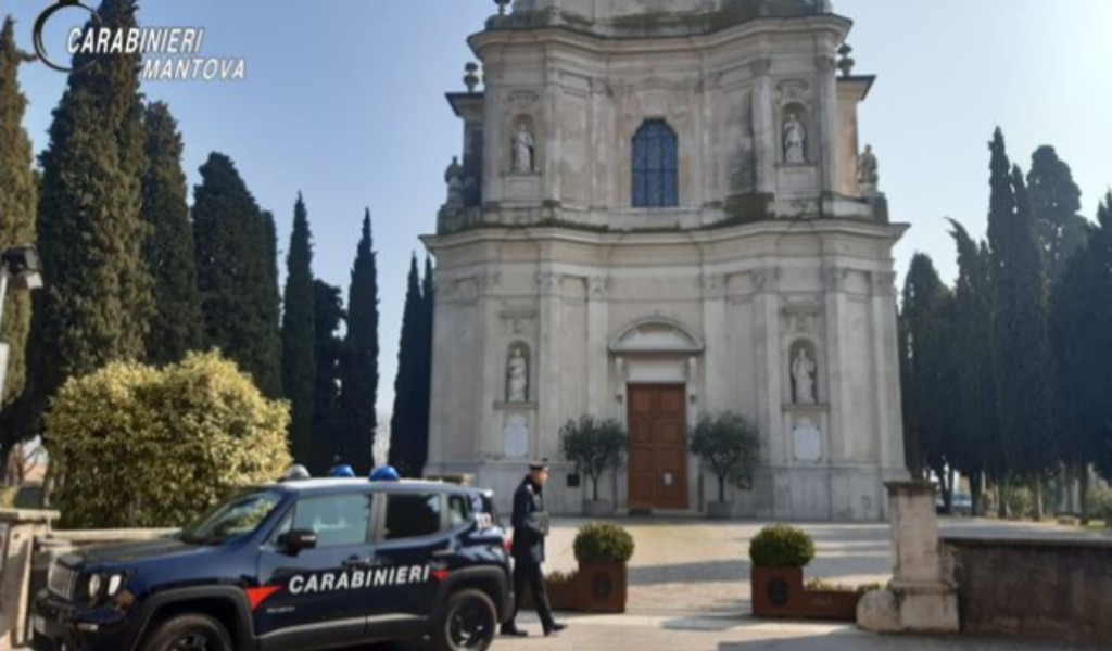Scoperto in chiesa in possesso di un coltellino, voleva rubare le offerte