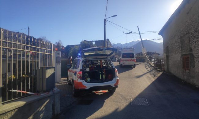 Il vento forte fa una vittima in Lombardia: 77enne colpita da un tetto scoperchiato