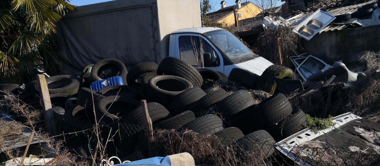 SERRAVALLE A PO’ – VILLETTA TRASFORMATA IN DISCARICA ABUSIVA8