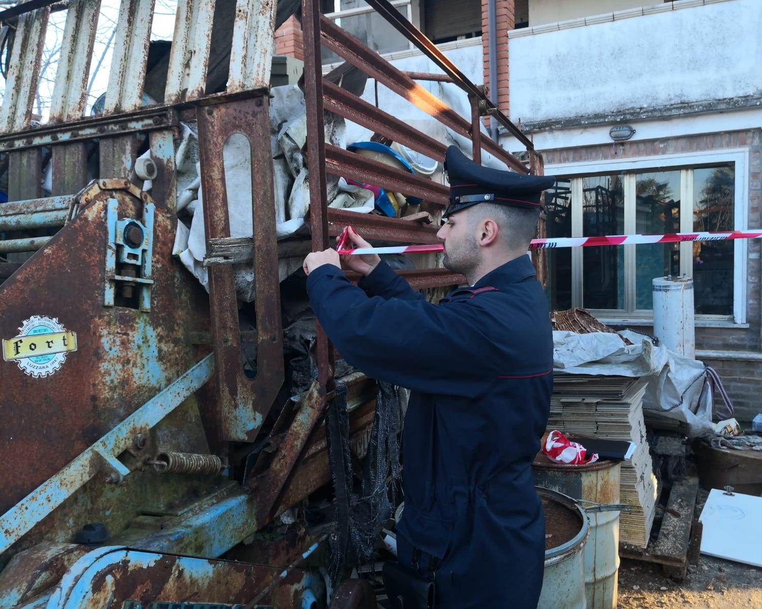 SERRAVALLE A PO’ – VILLETTA TRASFORMATA IN DISCARICA ABUSIVA9