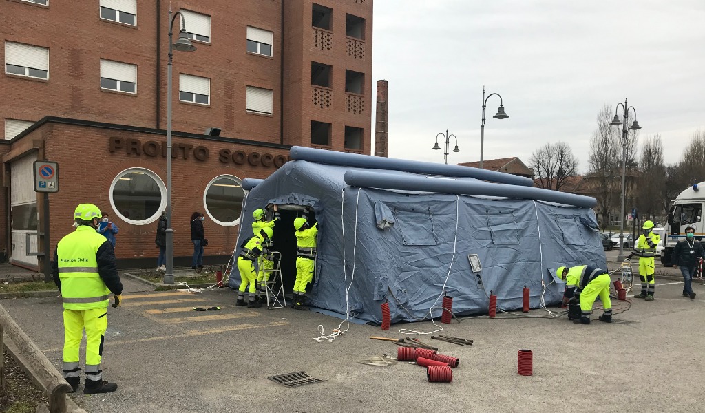 Buone notizie: in calo il numero di ricoveri negli ospedali mantovani, a Viadana posizionata tenda per tamponi