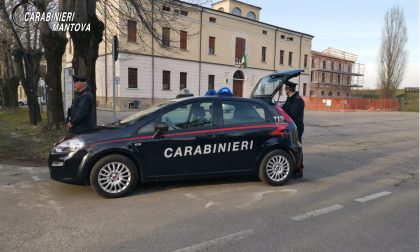 Aggrediscono e derubano un 17enne, accusati due uomini