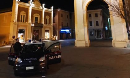 Minaccia la moglie di morte davanti ai Carabinieri: arrestato