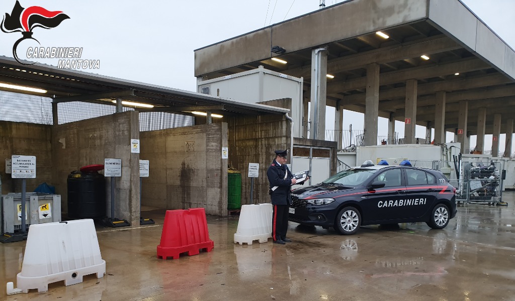 Sorpreso mentre ruba in discarica: nei guai un 40enne