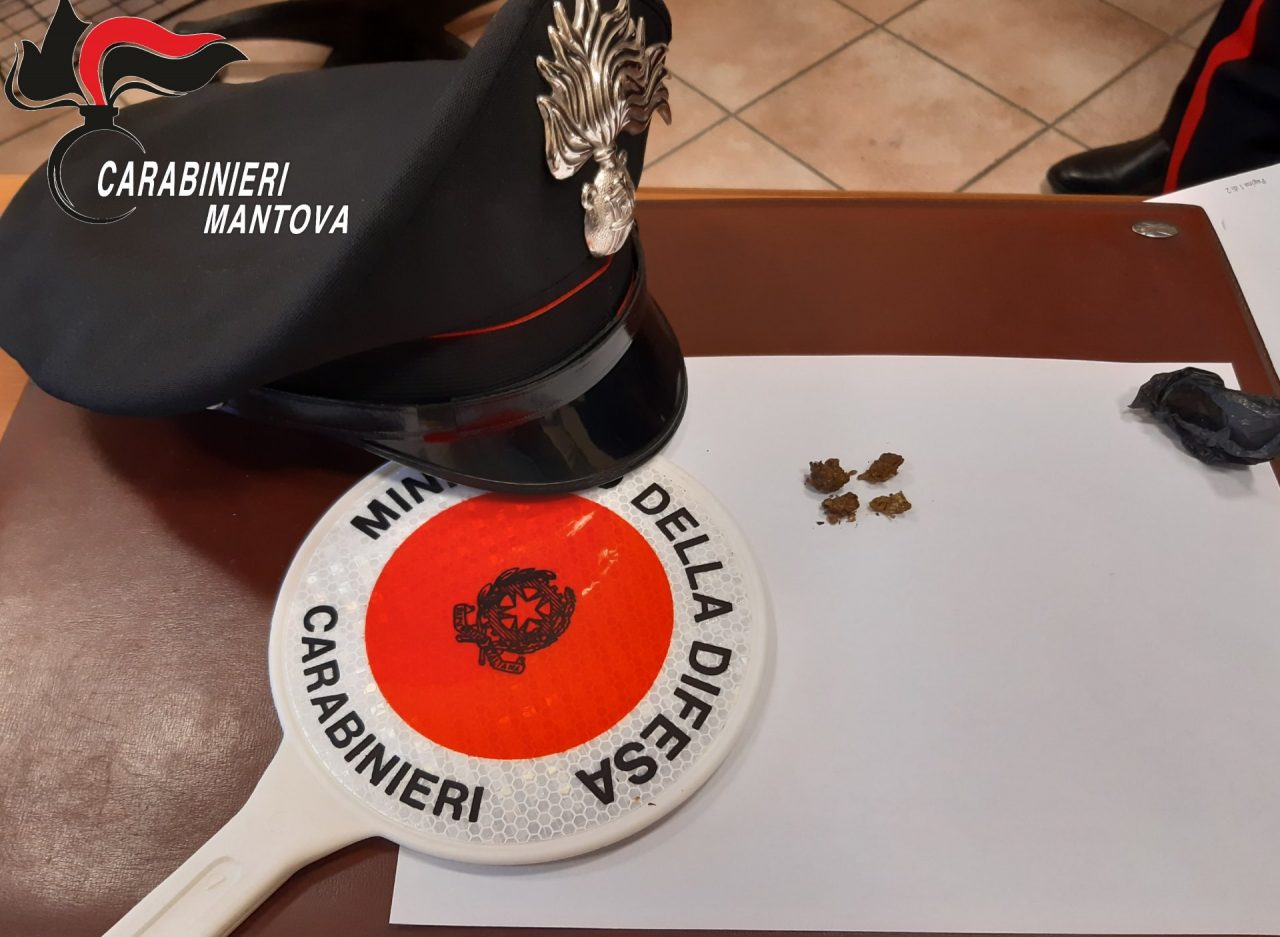 Trovato in possesso di marijuana viene segnalato alla Prefettura