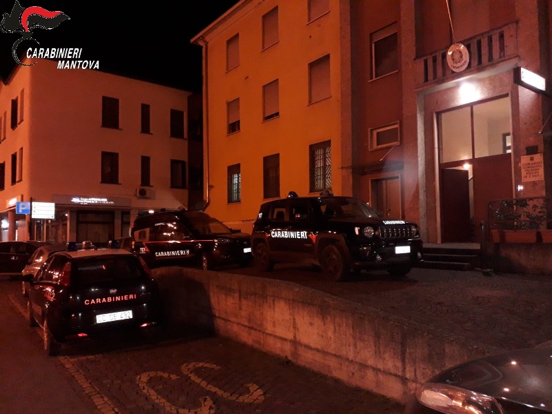 Viadana: controlli antidroga con le unità cinofile