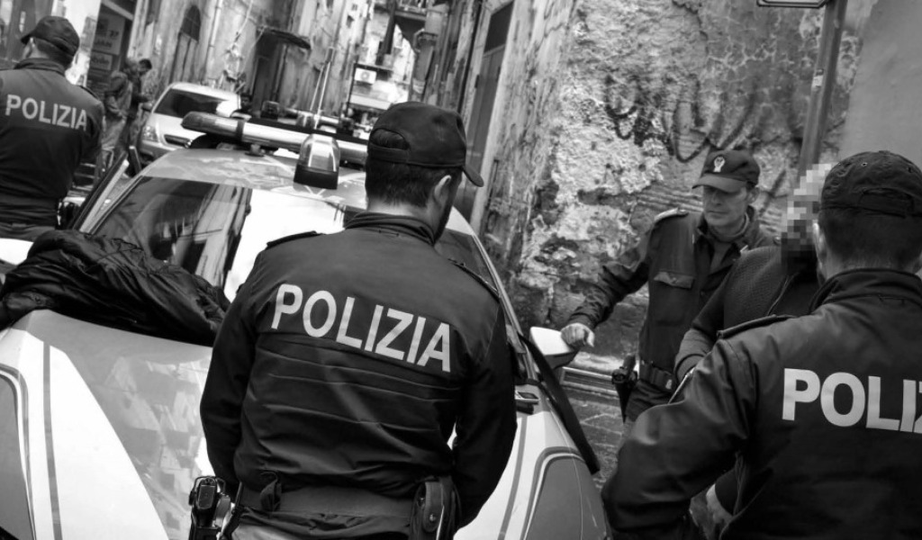 Passeggiava tranquillo in paese senza sapere che su di lui pendeva una condanna per furto