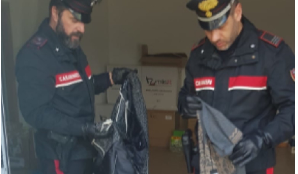 Denunciati tre uomini per ricettazione: trovati in possesso di merce rubata di vario titolo VIDEO