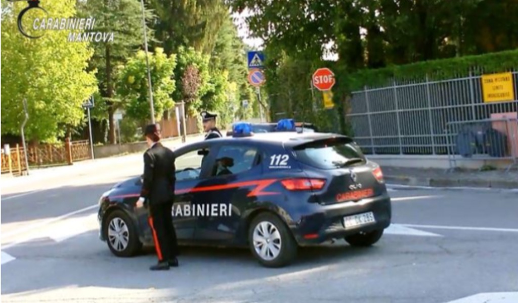 Dovevano stare in isolamento assoluto per due settimane, scoperti mentre si trovavano a passeggio