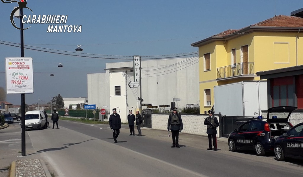 Fugge dall’isolamento a bordo di un trattore ma non passa inosservato