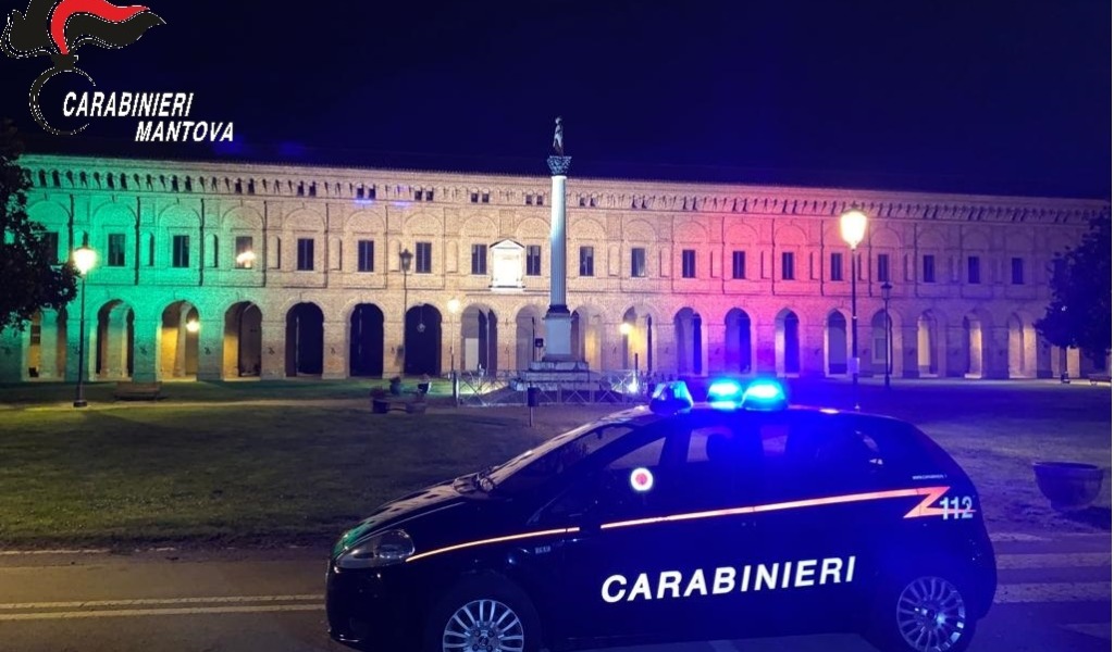Esce di casa per andare a leggere i necrologi in piazza, fermato e denunciato