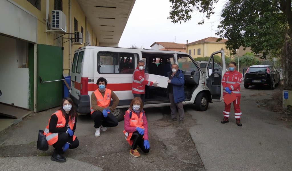 Insieme alla Croce Rossa di Mantova per consegnare il cibo che fa bene