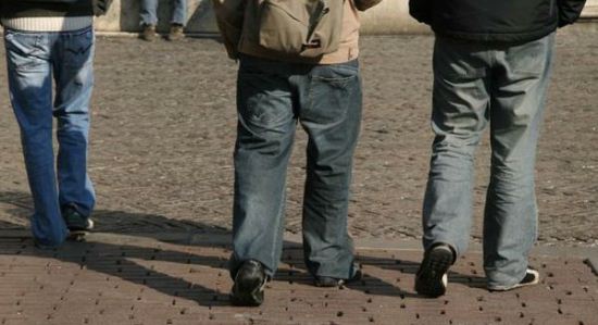 Baby gang dà il tormento a commercianti di Porto Mantovano. Interviene la polizia