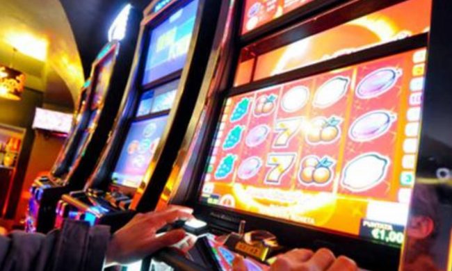 Coronavirus, -50% degli incassi delle sale giochi in Lombardia