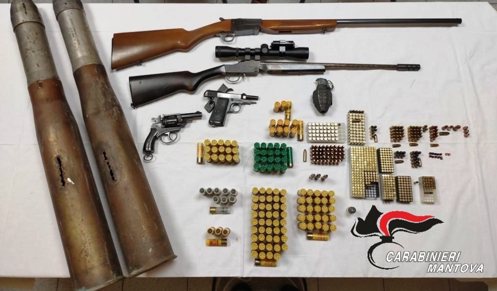 Trovate altre armi dell’arsenale del “nonno violento”: si allunga la lista dei reati a suo carico VIDEO