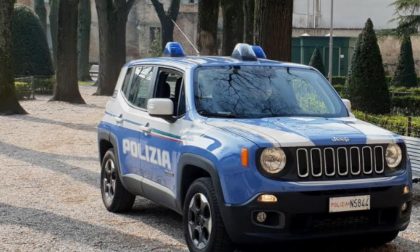 Minaccia e aggredisce la madre e la sorella, 21enne pluripregiudicato denunciato dalla Polizia