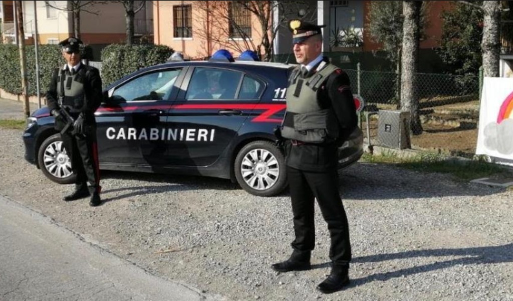 La discussione condominiale si trasforma in rissa: un condomino all’ospedale dopo una “mociata”