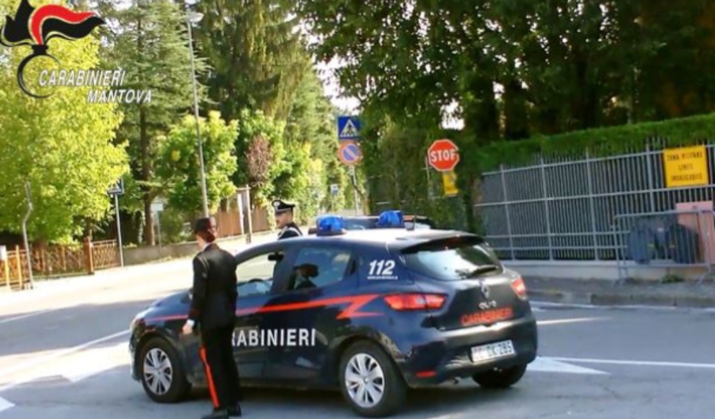 Vendono un Iphone su internet senza consegnarlo: smascherati i due truffatori