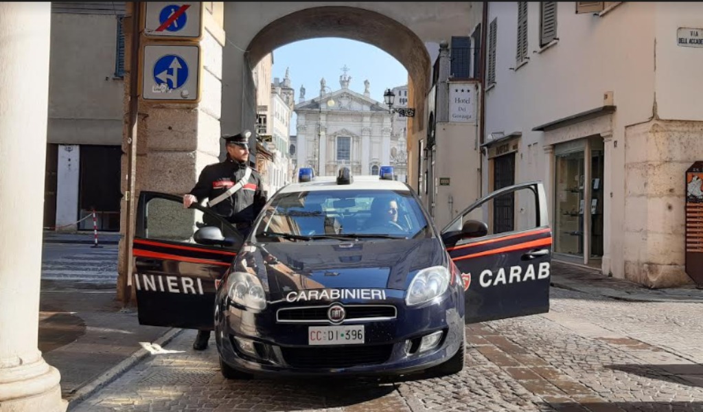 Minacce a un disabile per ottenere denaro: 25enne in manette