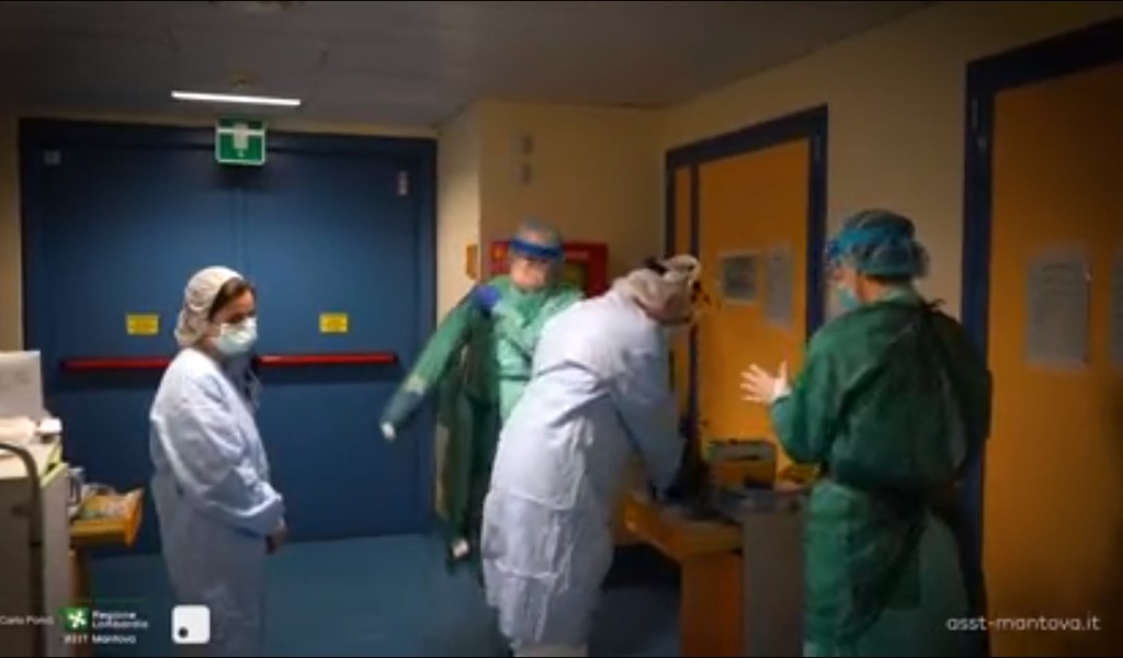Gli angeli degli ospedali si raccontano: forze e difficoltà di chi ogni giorno è in trincea VIDEO