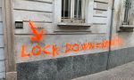 "Basta lockdown!", blitz notturno degli studenti: scritte anche contro un nostro giornale